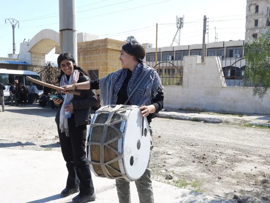 Residents of Raqqa, Deir ez-Zor, and Tabqa head to Tishrin Dam to protest against attacks