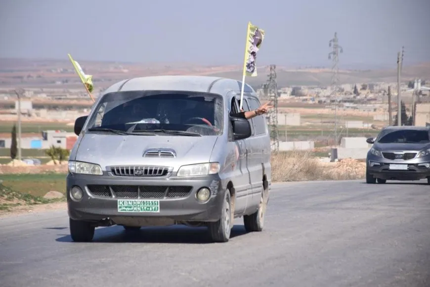 Residents of Euphrates Canton head to Tishrin Dam with high spirits