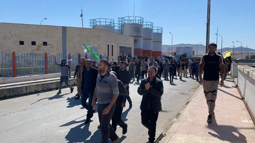 Euphrates canton residents arrive at Tishrin Dam to join protest