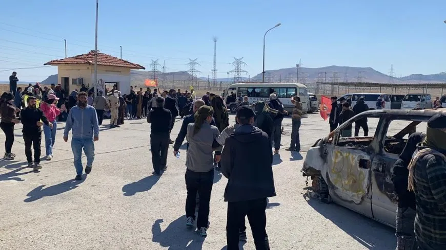Euphrates canton residents arrive at Tishrin Dam to join protest