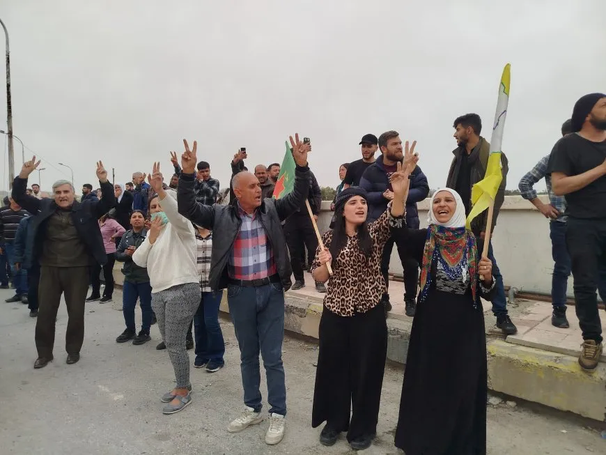Residents of Tabqa, Raqqa, Deir ez-Zor arrive at Tishrin Dam
