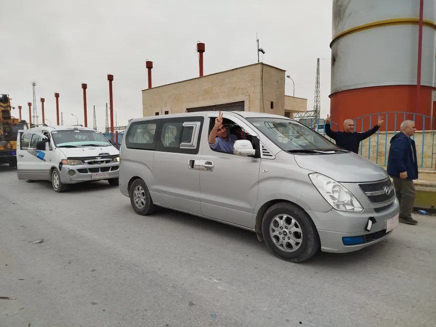 Residents of Tabqa, Raqqa, Deir ez-Zor arrive at Tishrin Dam