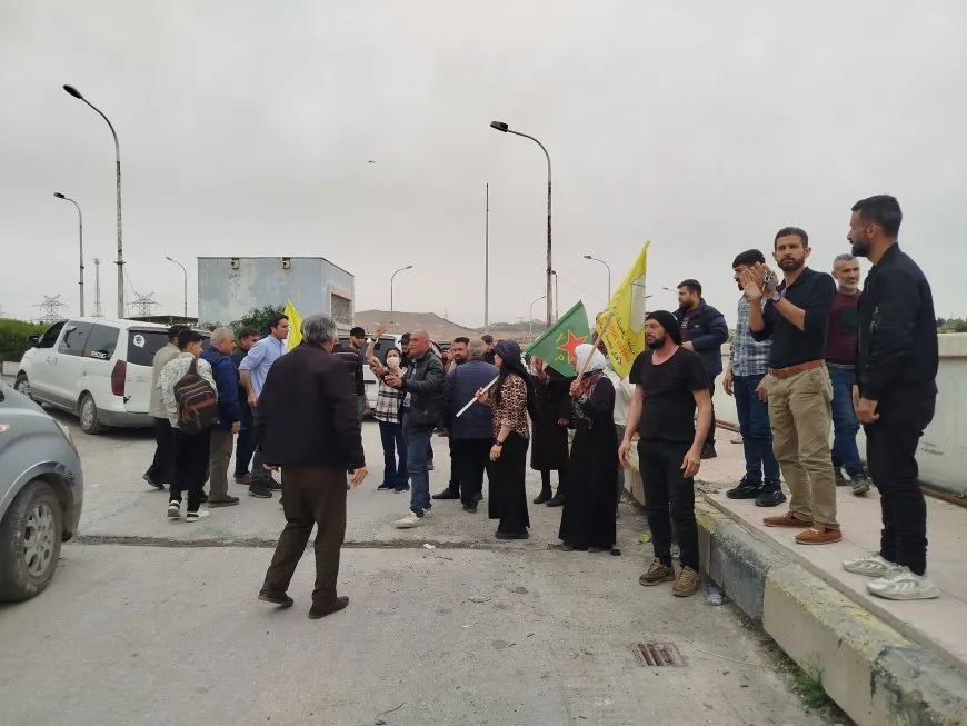 Residents of Tabqa, Raqqa, Deir ez-Zor arrive at Tishrin Dam