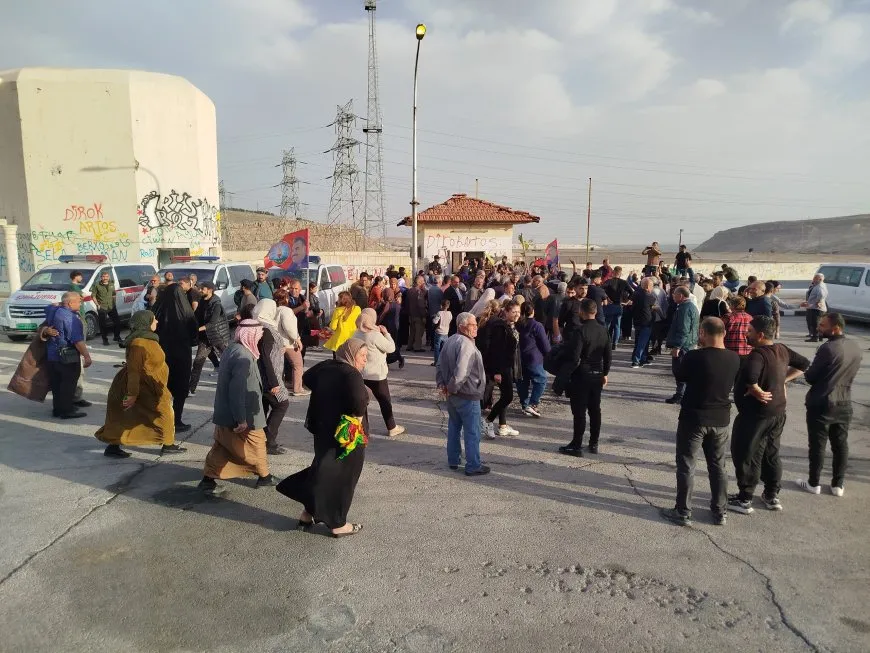 Residents of 4 cities in Jazira Canton arrive at Tishrin Dam