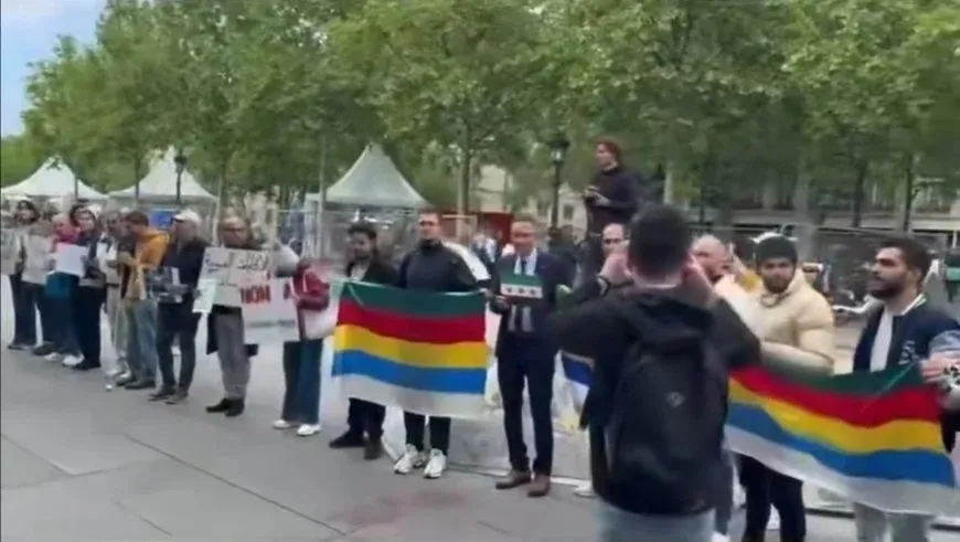 Syrians protest in front of the Élysée Palace, refusing to host president Damascus government