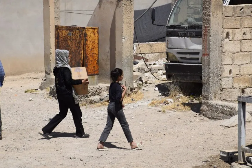 Aid distribution to Afrin IDPs in Hasaka