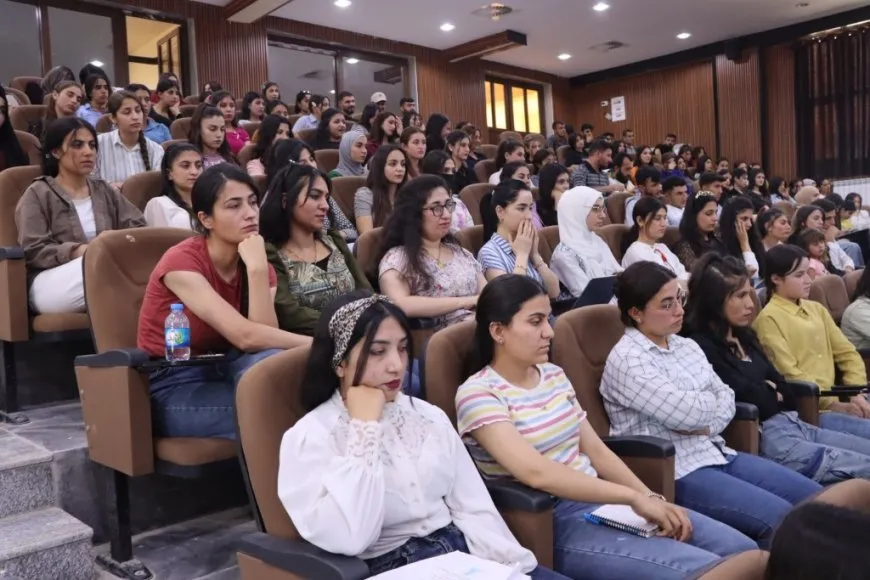Discussing ways to ensure inclusion of Kurdish Language in new Syrian constitution