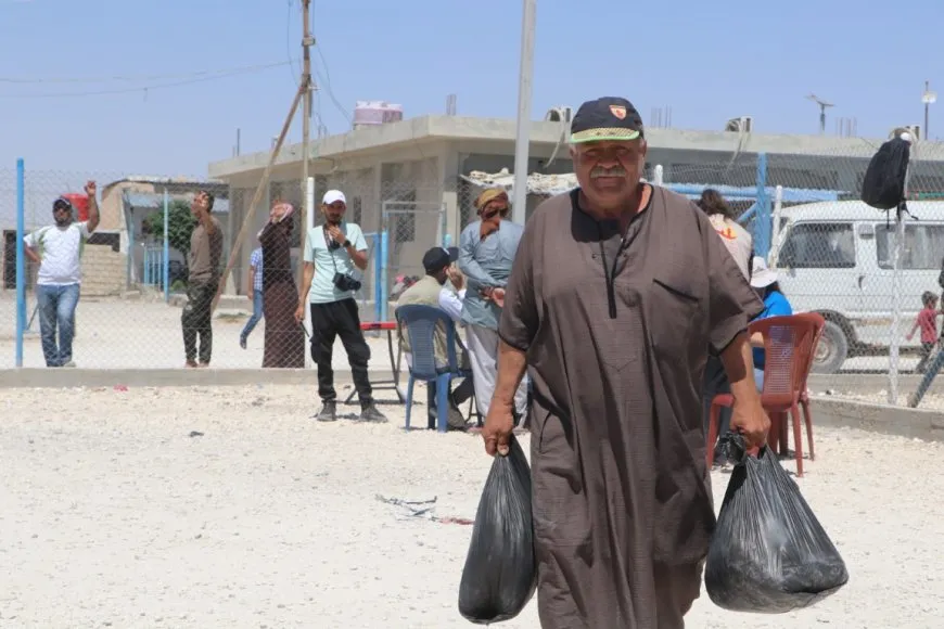 46 families leave Al-Arisha Camp for Deir ez-Zor