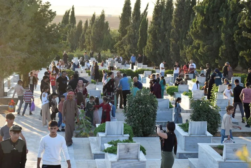Eid begins with visits to shrines of martyrs in North and East Syria