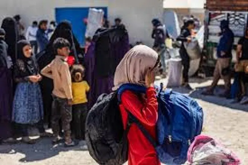 About 1,000 Iraqis depart from al-Hol Camp, going back to their country