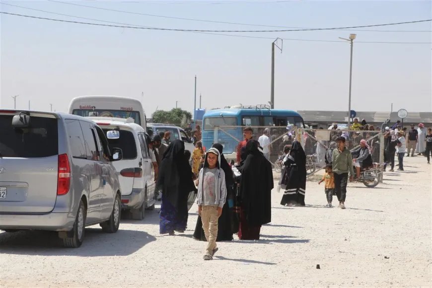 New group of Al-Arisha Camp IDPs departs for Deir ez-Zor