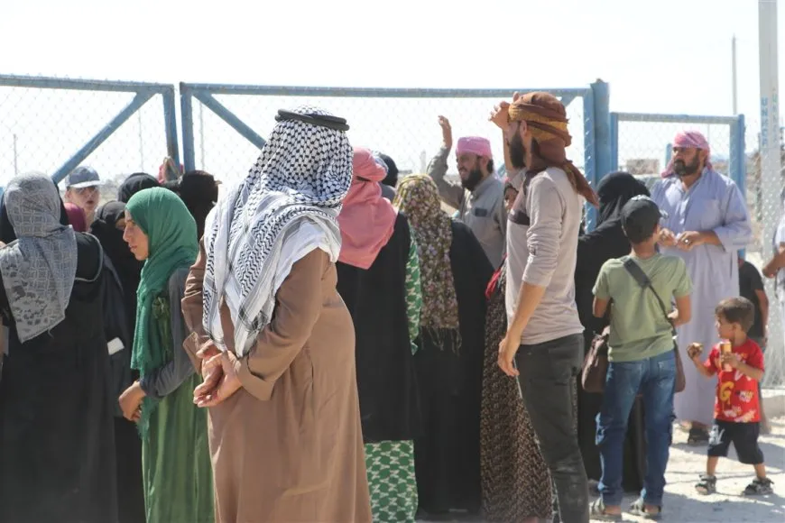 New group of Al-Arisha Camp IDPs departs for Deir ez-Zor