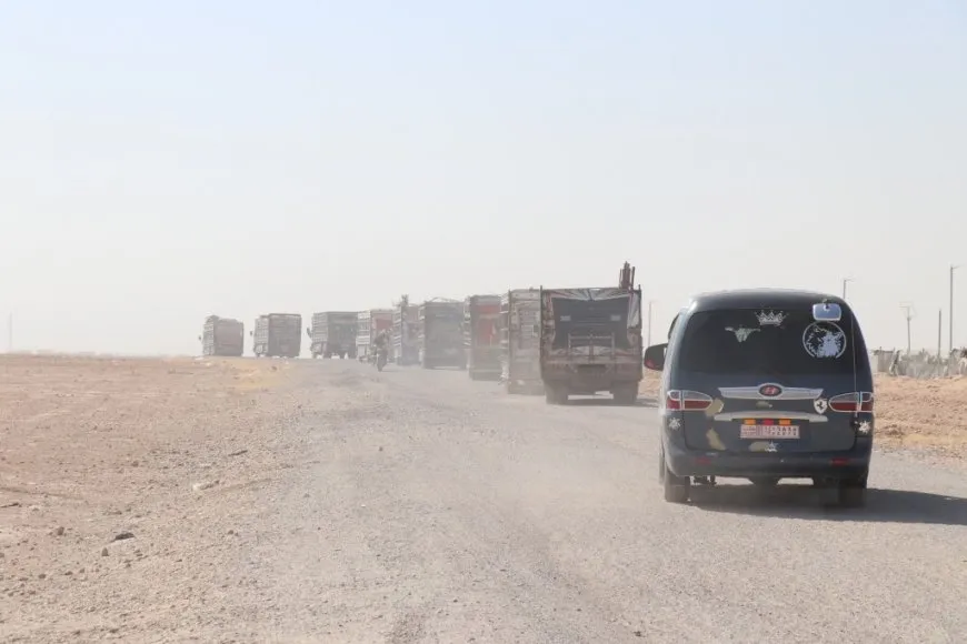 First group of displaced people departs Al-Mahmoudli Camp for Deir ez-Zor