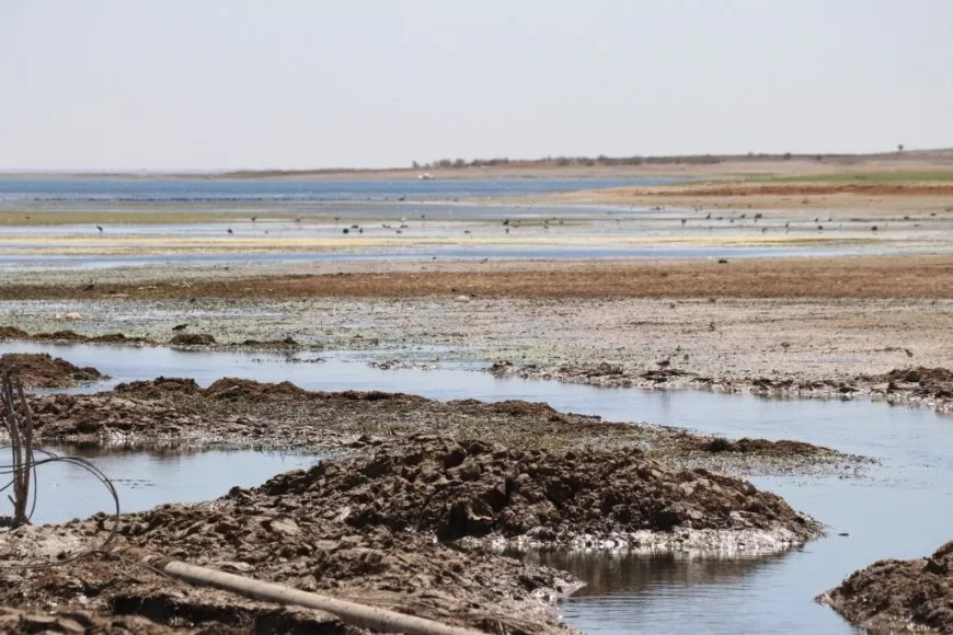 Scenes of sharp decline in water levels of Euphrates River