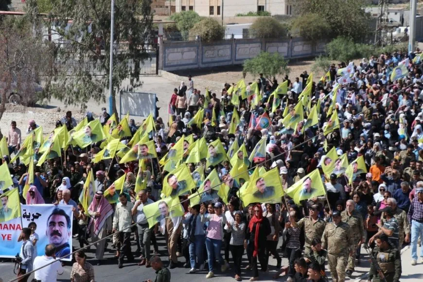 Massive crowds in Tabqa call for Ocalan's physical freedom