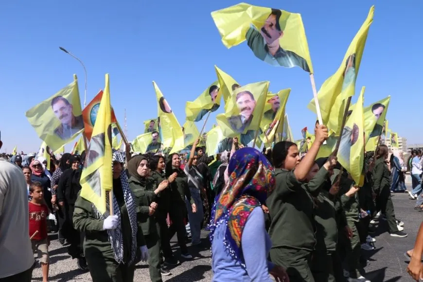 Massive crowds in Tabqa call for Ocalan's physical freedom