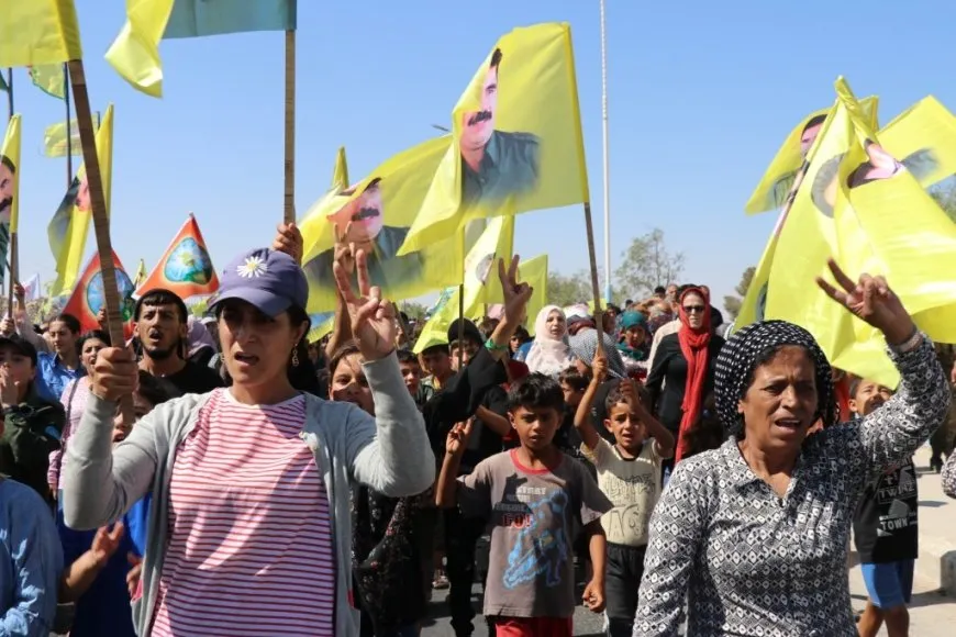 Massive crowds in Tabqa call for Ocalan's physical freedom