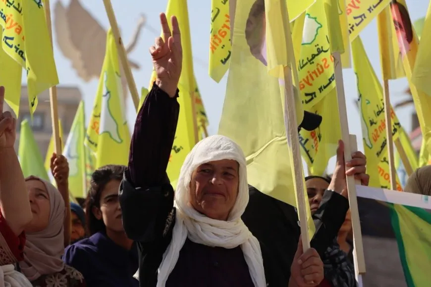 Massive demonstration in Euphrates in support of SDF