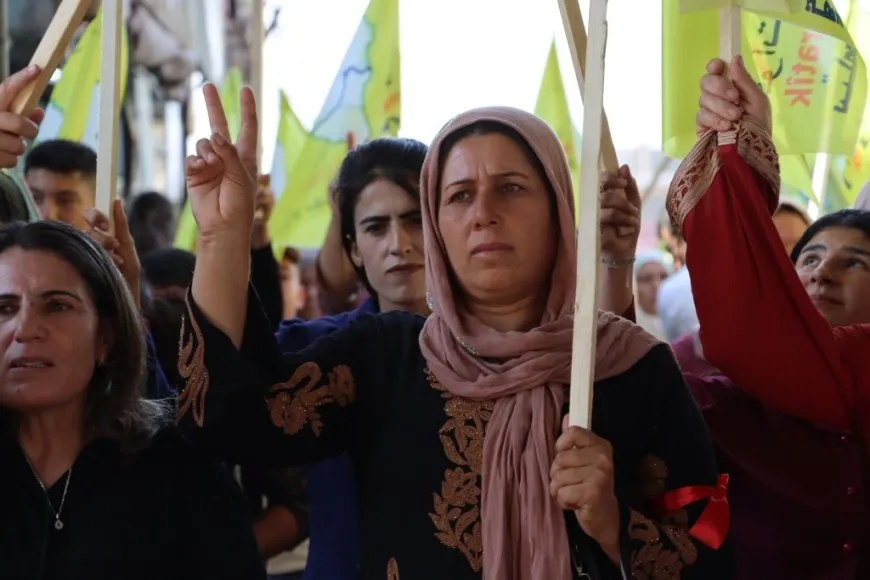 Massive demonstration in Euphrates in support of SDF