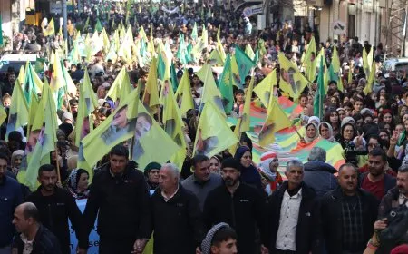 Mass rally in Qamishlo to demand leader's physical freedom