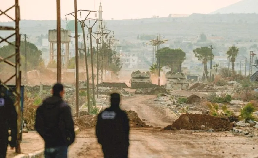 Israeli forces advance again in Quneitra, close roads