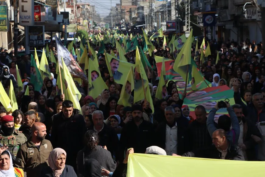 Mass rally in Qamishlo to demand leader's physical freedom