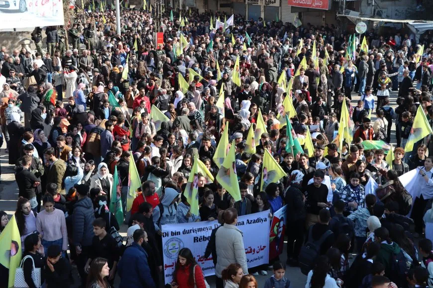 Mass rally in Qamishlo to demand leader's physical freedom