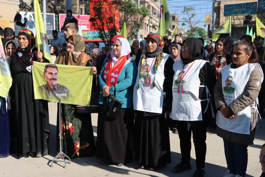 Mass rally in Qamishlo to demand leader's physical freedom