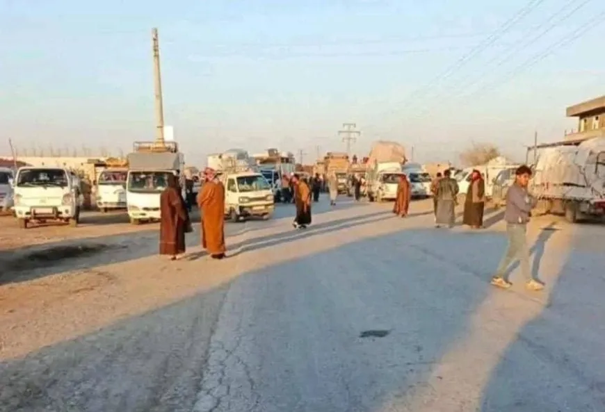 Transitional Govt. Forces arrest young men at Raqqa-Maadan checkpoint