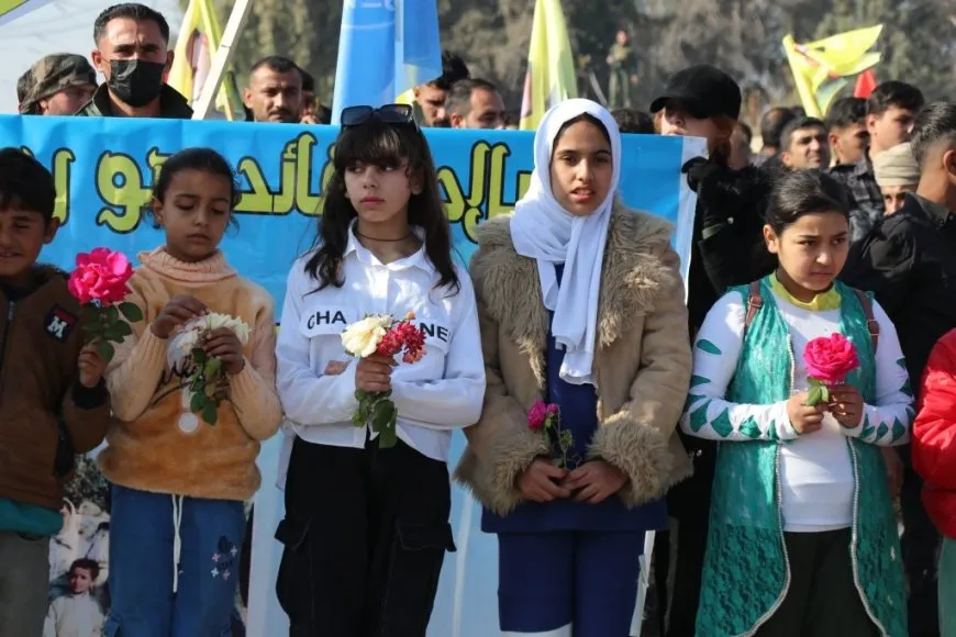 Mass rally in Tabqa commemorates Resistance Day, demands leader's freedom