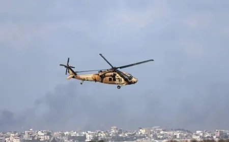 Israeli fighter jets fly over Damascus