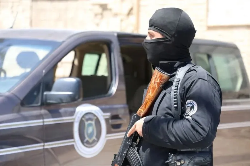 Assault by member of transitional govt. forces on citizen with disabilities in Daraa