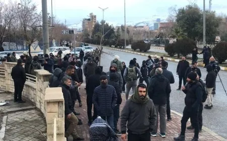 Residents of Sulaimaniyya head towards Rojava