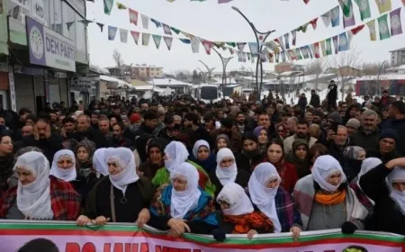 Mass demonstration in Erciş, Northern Kurdistan, condemns attacks on Rojava