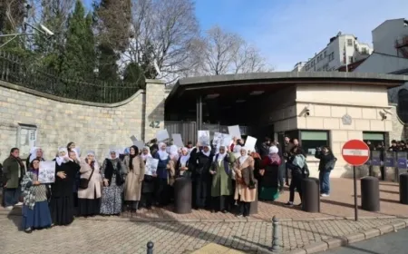 Mothers of Peace protest in front of British Embassy in Turkey