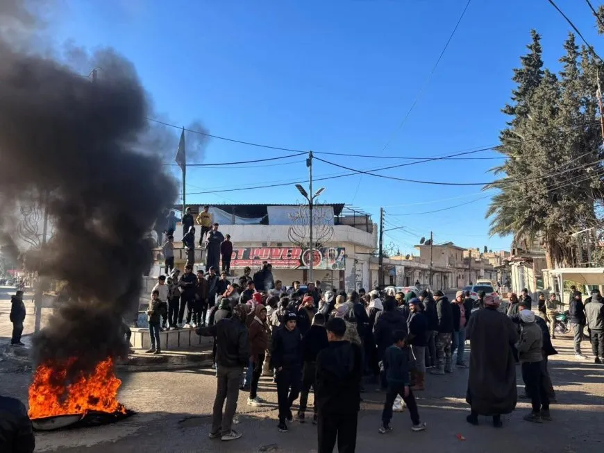 Residents of Tal Abyad protest against Turkish occupation