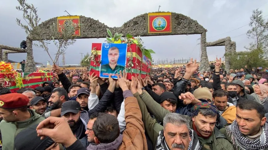 Funeral procession of martyrs Commander Ziyad, fighters Birûsk, Malek arrives at Martyr Dijla Cemetery