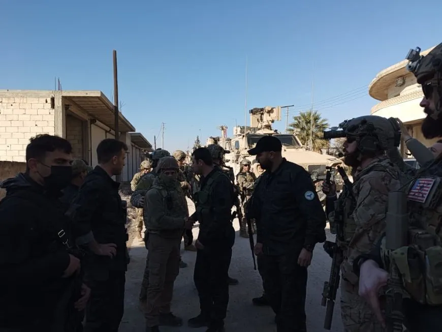 International Coalition convoy accompanied by SDF arrives in Maskanah, heads toward Deir Hafer