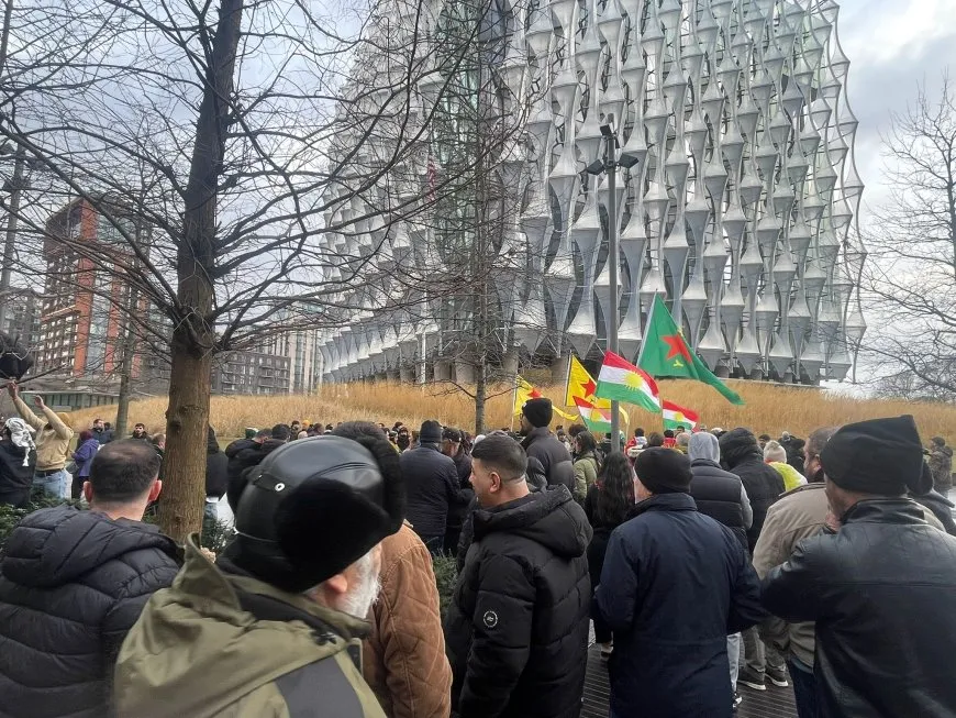 Kurds rally at U.S. Embassy in London