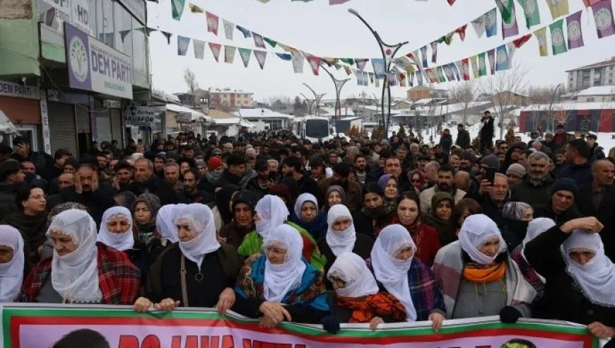 Mass demonstration in Erciş, Northern Kurdistan, condemns attacks on Rojava