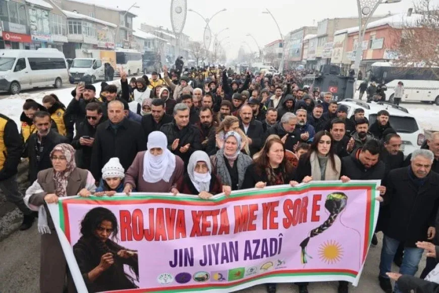 Residents of N. Kurdistan take to streets in support of Rojava