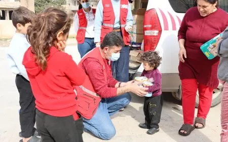 Distribution of baby milk to displaced families in Girkê Legê