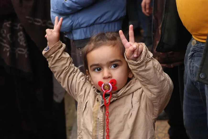 Thousands of voices in Amuda, Ad-Darbasiyah chant in support of" Rojava Resistance"