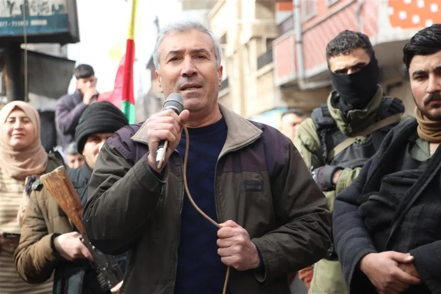 Thousands of voices in Amuda, Ad-Darbasiyah chant in support of" Rojava Resistance"