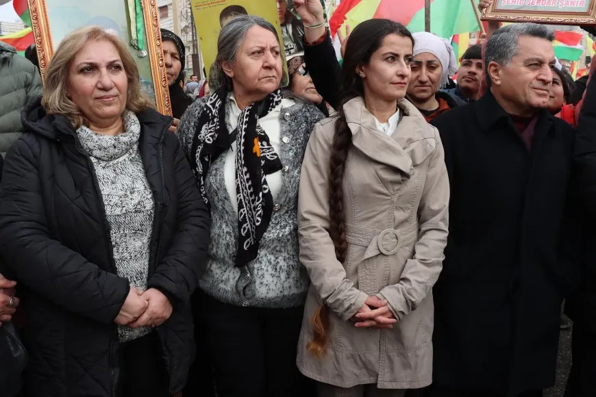 Qamishlo chants “Kurdish people are one”