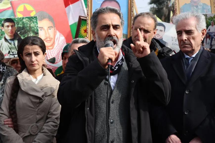 Qamishlo chants “Kurdish people are one”