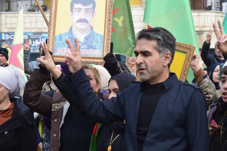 Qamishlo chants “Kurdish people are one”