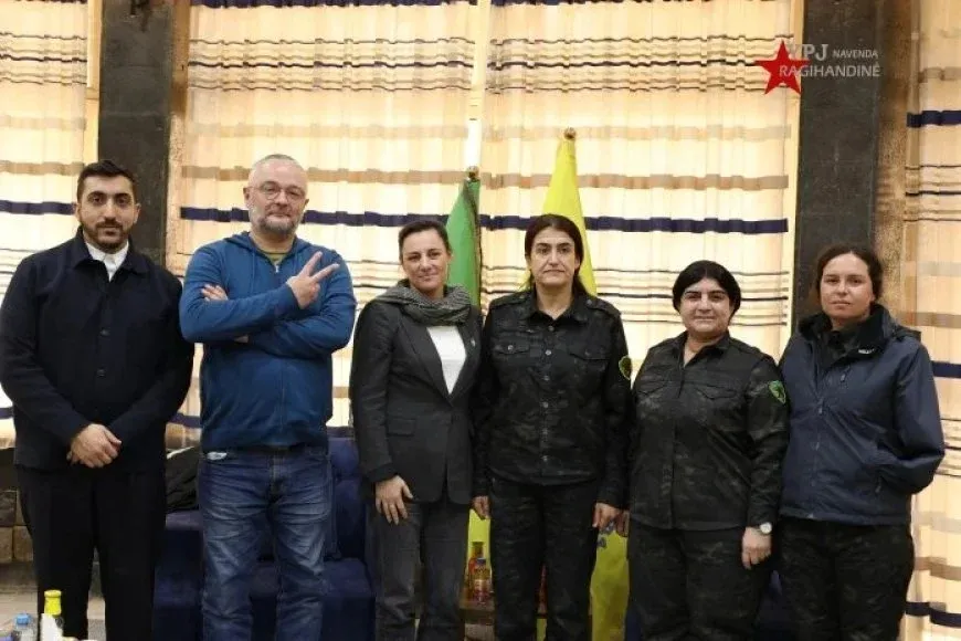 French delegation visits Women’s Protection Units (YPJ)