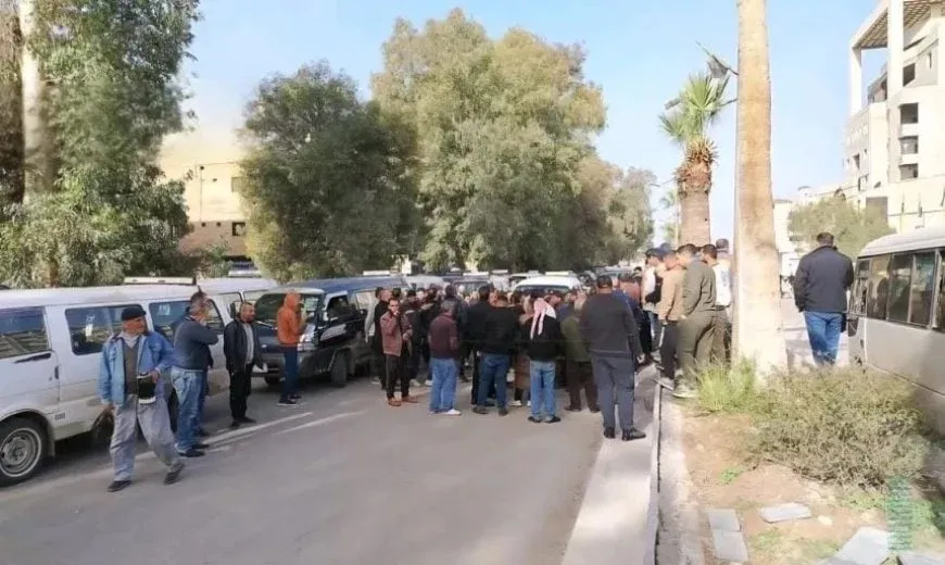 Service taxi drivers in Daraa protest against decision that infringes on their routes