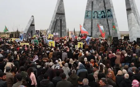 Tens of thousands in Kobani attend funeral of 10 martyrs 